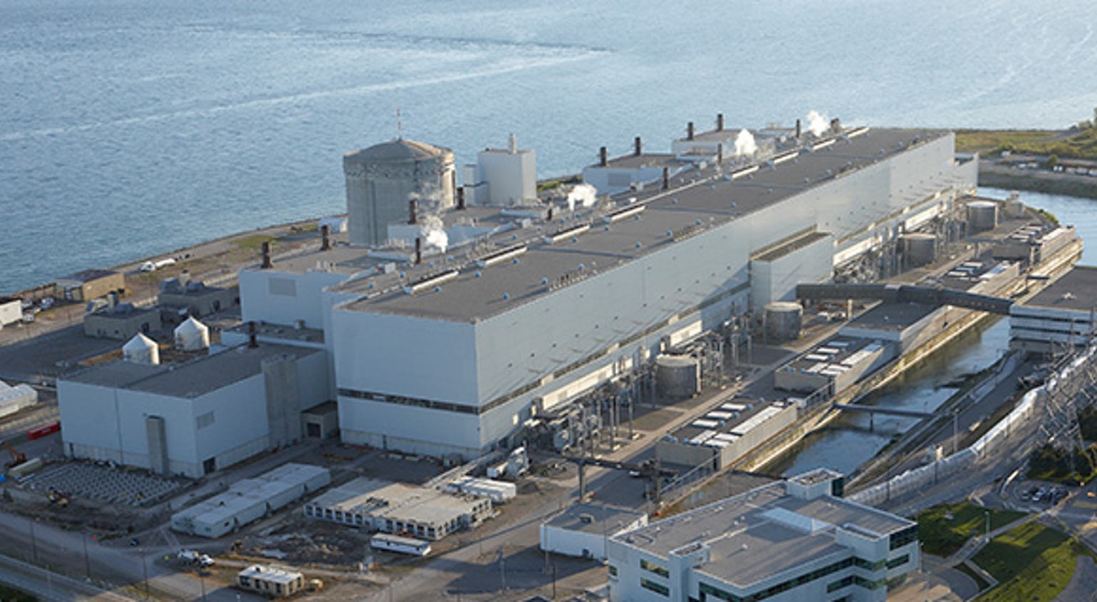 CANDU REACTORS